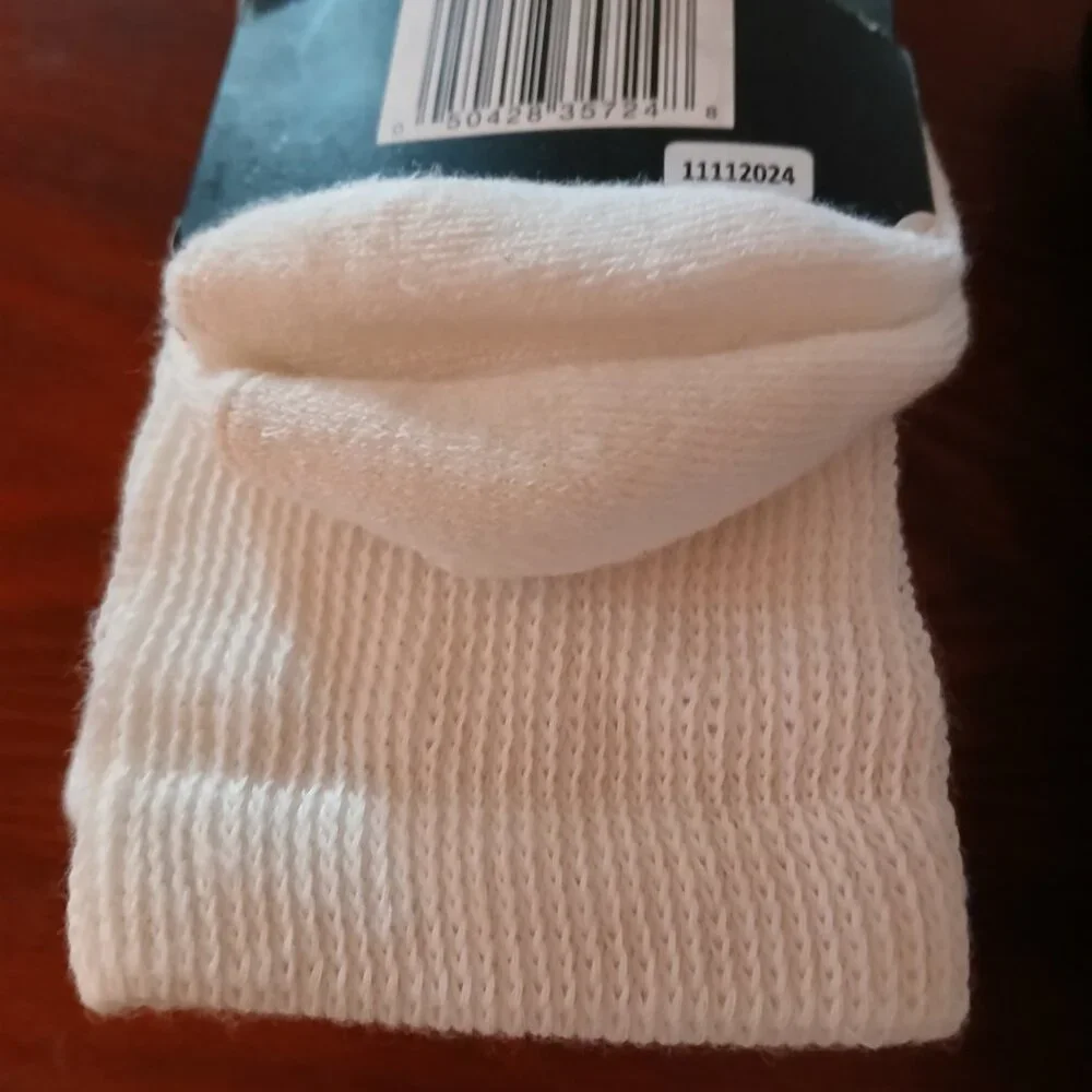 COMFORT COPPER INFUSED SOCKS SIZE SMALL MEDIUM  3 Black   3 White